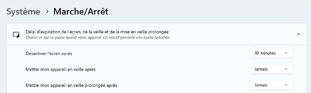 Fenêtre Paramètres de Windows 11 en français, section Système > Marche/Arrêt, affichant le bloc « Délai d’expiration de l’écran, de la veille et de la mise en veille prolongée » avec les options « Désactiver l’écran après » réglée sur 10 minutes, ainsi que « Mettre mon appareil en veille après » et « Mettre mon appareil en veille prolongée après » toutes deux définies sur « Jamais ».