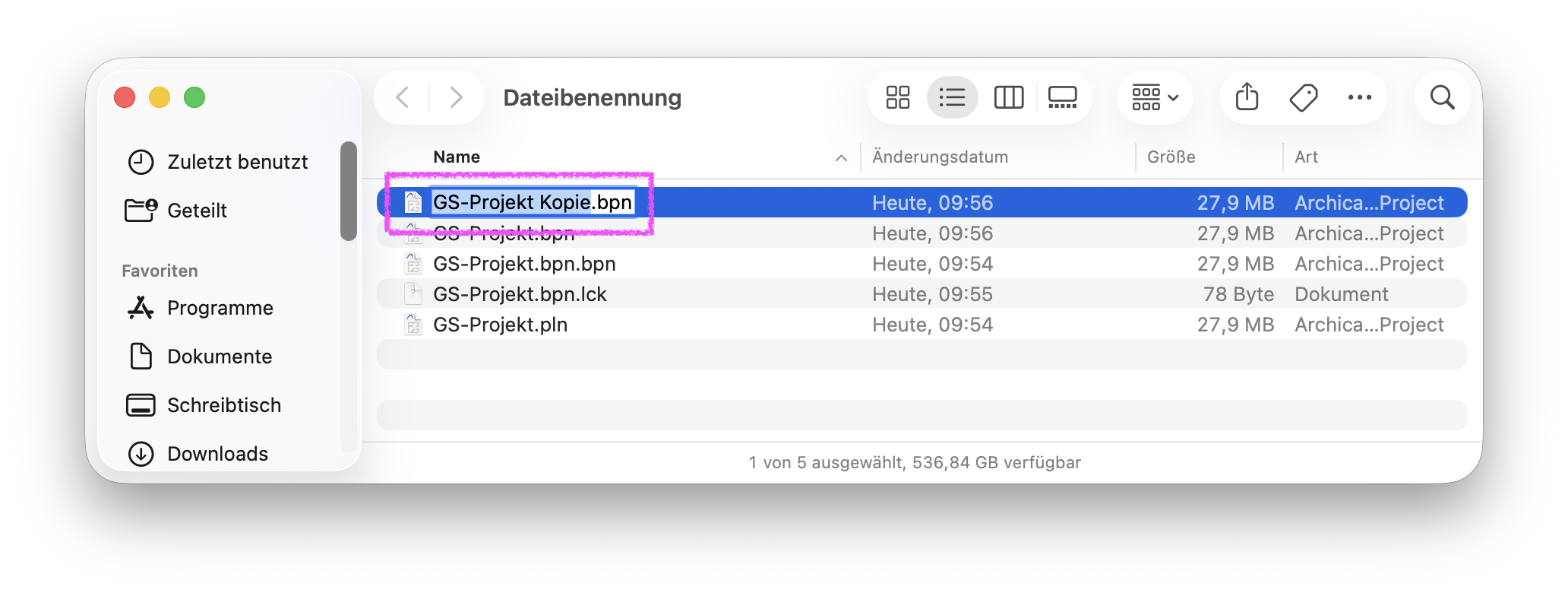 Finder‑Fenster&nbsp;Dateibenennung&nbsp;nach dem Duplizieren der Sicherungsdatei, oben ist die neue Datei&nbsp;GS‑Projekt Kopie.bpn&nbsp;markiert die als 27,9 MB großes&nbsp;Archica…Project&nbsp;mit heutigem Änderungsdatum angezeigt wird und als zusätzliche Backup‑Version des Projekts dient.