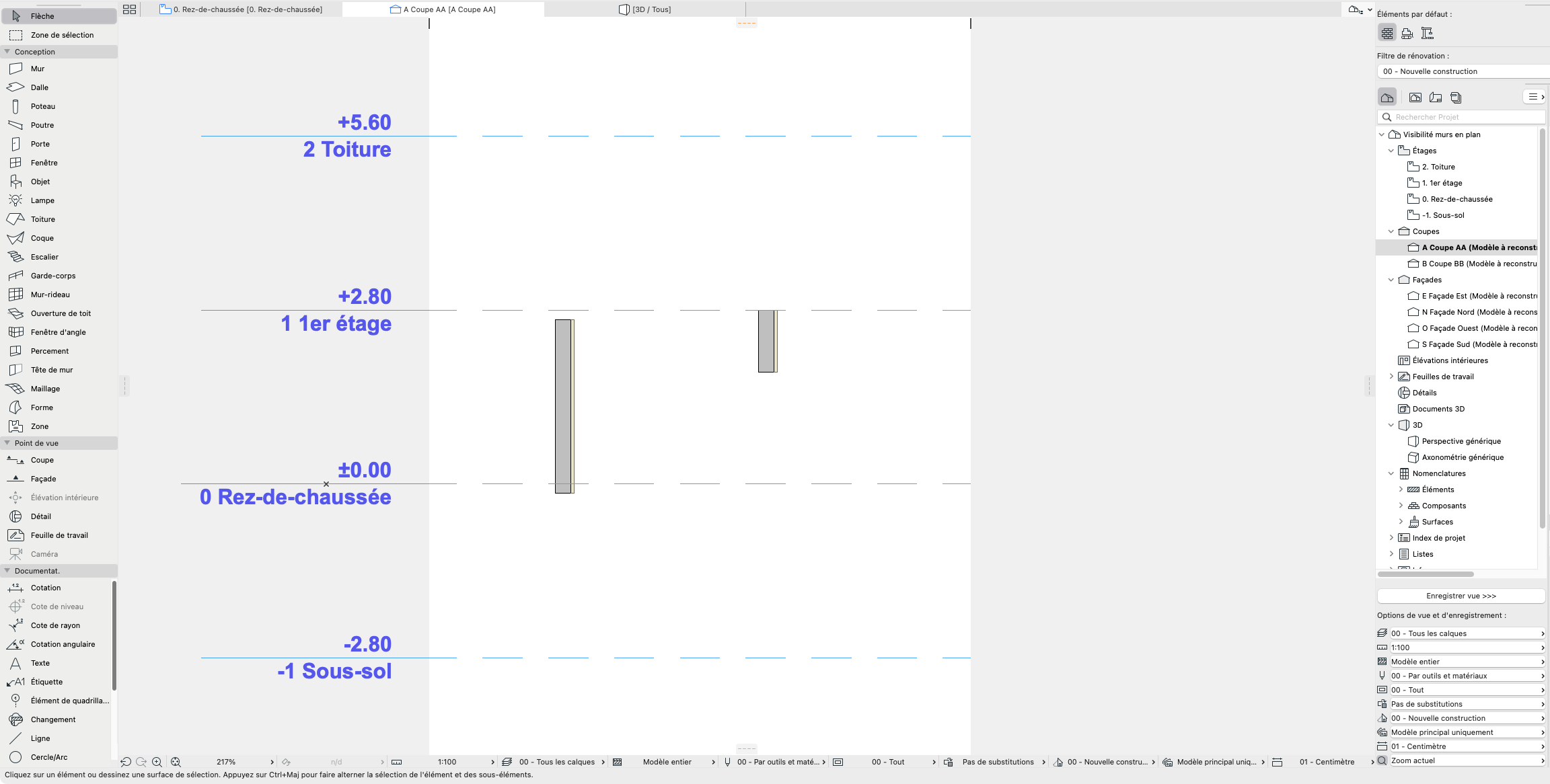 Vue de coupe Archicad montrant les niveaux de projet annotés en bleu à gauche (Sous-sol −2,80, Rez-de-chaussée ±0,00, 1er étage +2,80, Toiture +5,60) avec deux murs verticaux alignés sur ces niveaux, barre d’outils à gauche et navigateur de projet à droite.